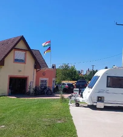 Gaestehaus Kathi Gyenescamping Wohnwagen Knaus 1 Rechts Gyenesdiás