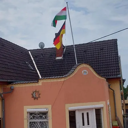Gaestehaus Kathi Gyenescamping Wohnwagen Knaus 1 Rechts Kemping Gyenesdiás