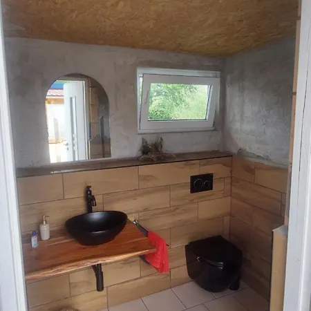 Gaestehaus Kathi Gyenescamping Wohnwagen Knaus 1 Rechts * Gyenesdiás