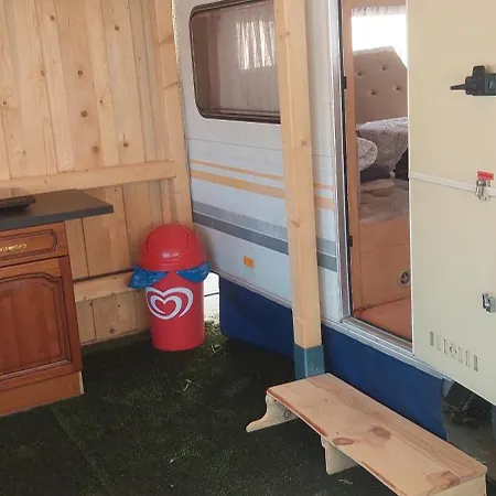 Gaestehaus Kathi Gyenescamping Wohnwagen Knaus 1 Rechts Κάμπινγκ Gyenesdiás