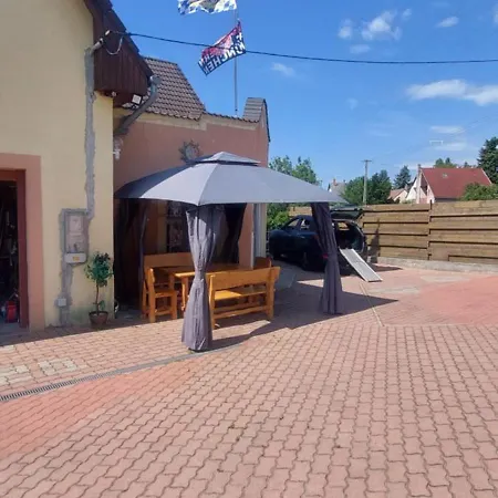 Gaestehaus Kathi Gyenescamping Wohnwagen Knaus 1 Rechts Kemping *