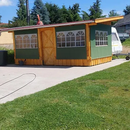 Gaestehaus Kathi Gyenescamping Wohnwagen Knaus 1 Rechts * Gyenesdiás