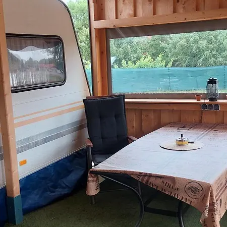 Gaestehaus Kathi Gyenescamping Wohnwagen Knaus 1 Rechts