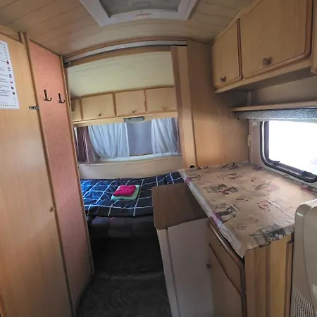 Gaestehaus Kathi Gyenescamping Wohnwagen Knaus 1 Rechts * Gyenesdiás